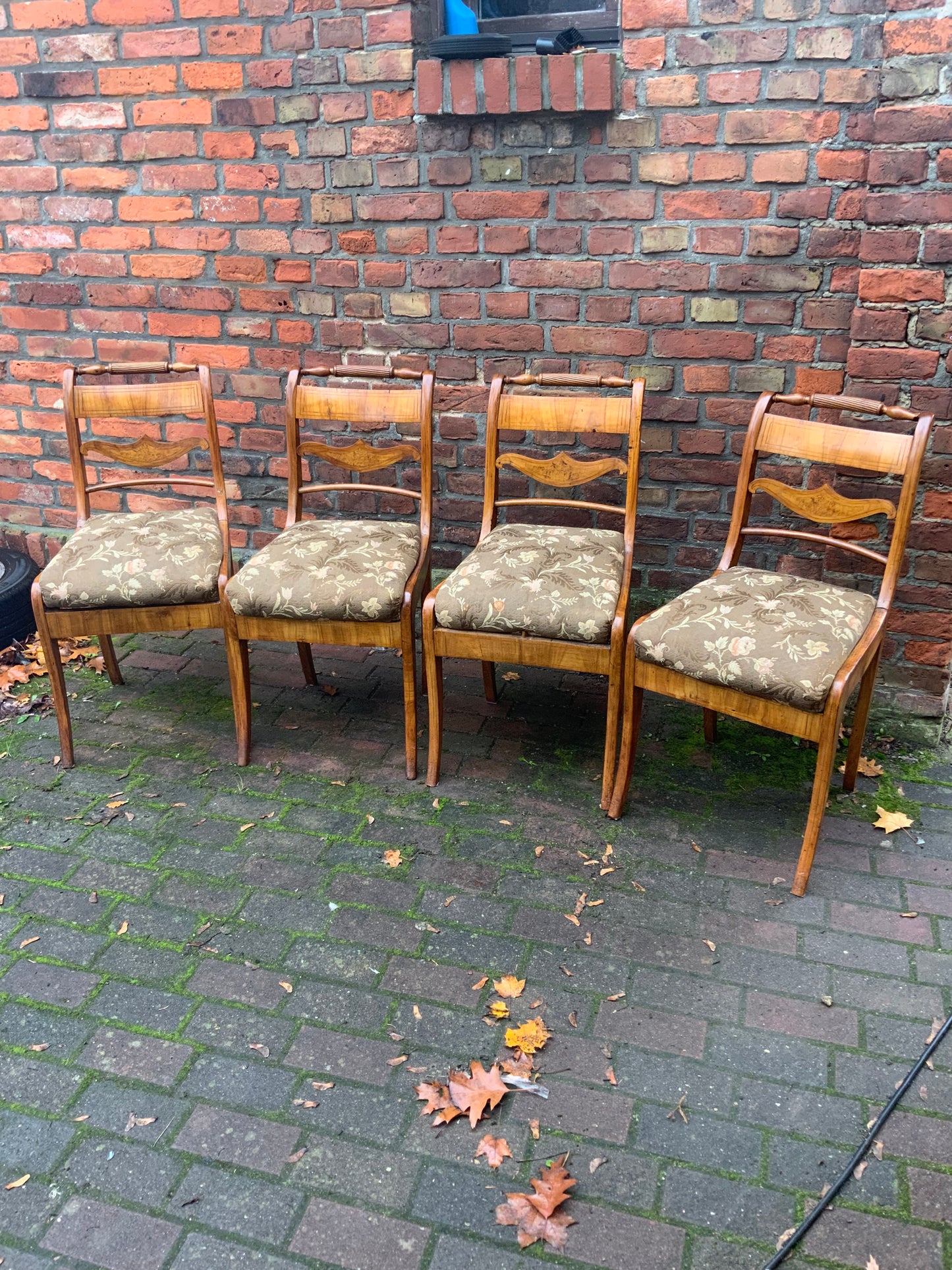 4 Set Biedermeierstühle in Kirschbaum um 1840