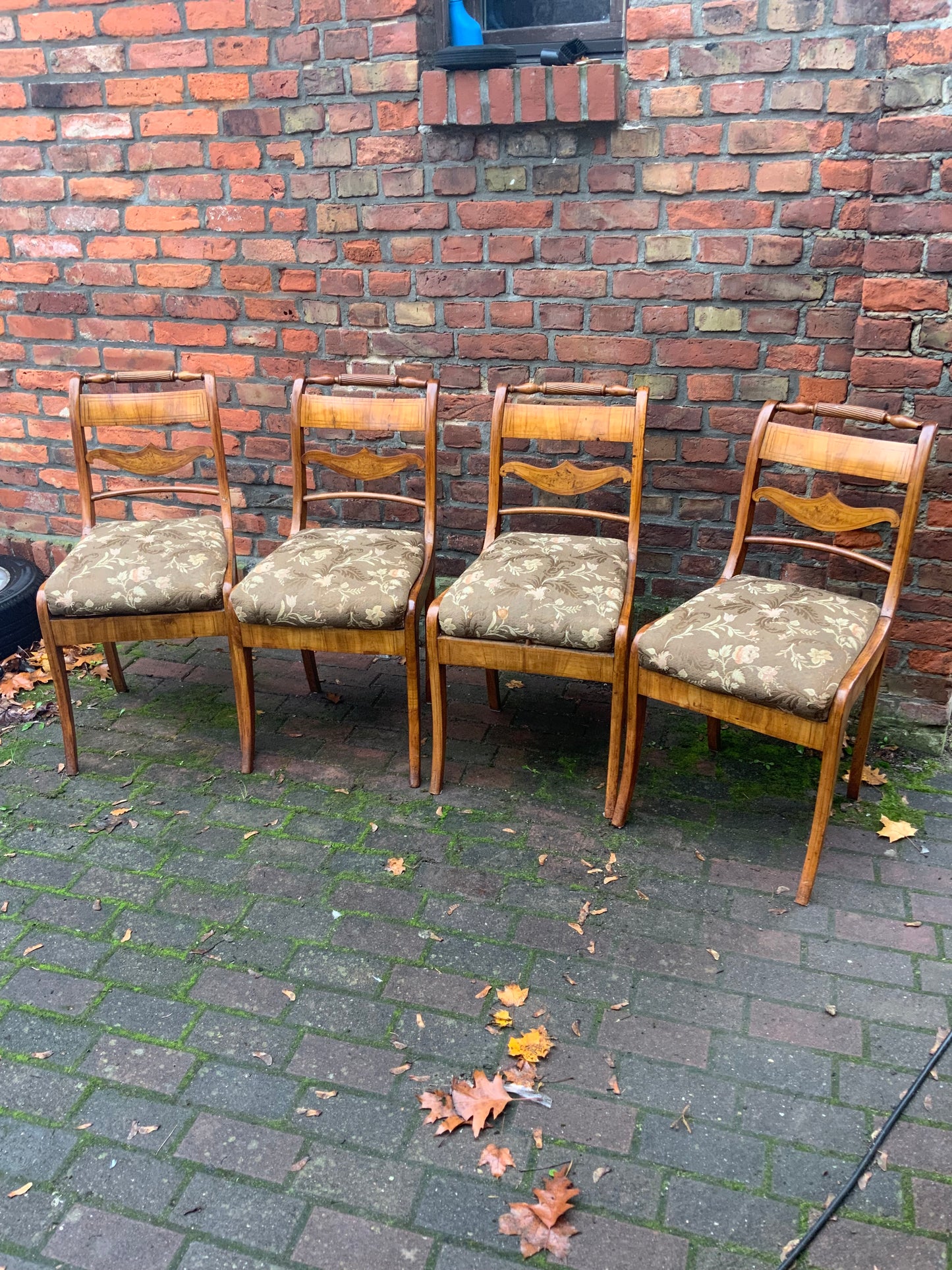 4 Set Biedermeierstühle in Kirschbaum um 1840