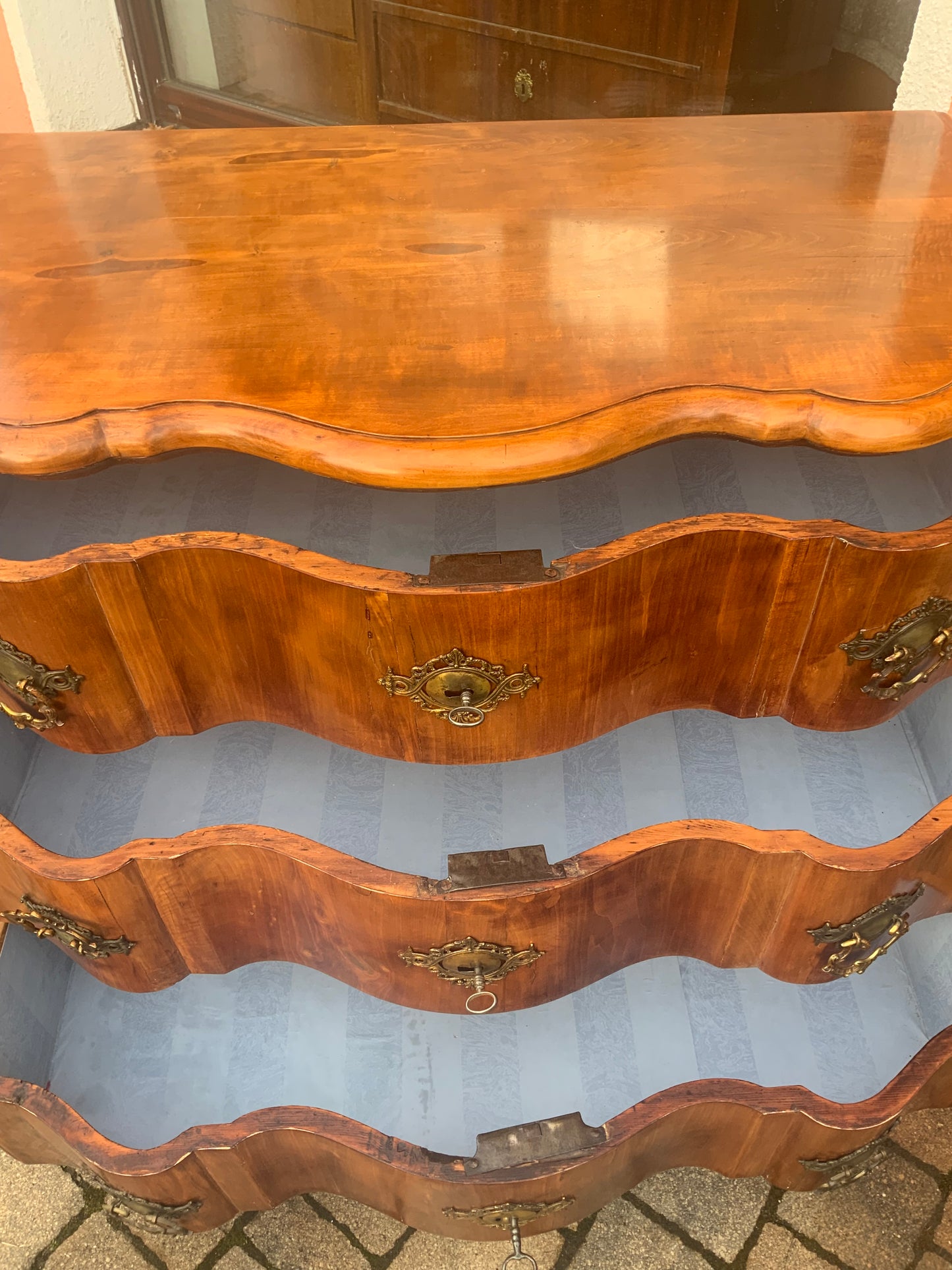 Barockkommode in Birnbaum um 1770