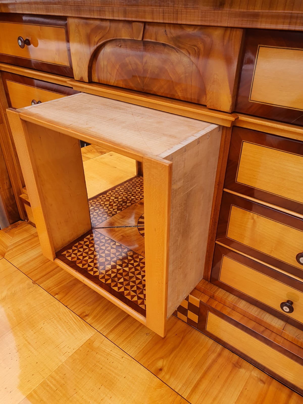 Biedermeier Sekretär  mit Säulen in Kirschbaum