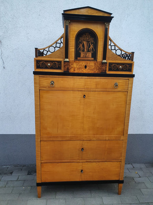 Klassizistischer Schreibsekretär in Ahorn um 1815