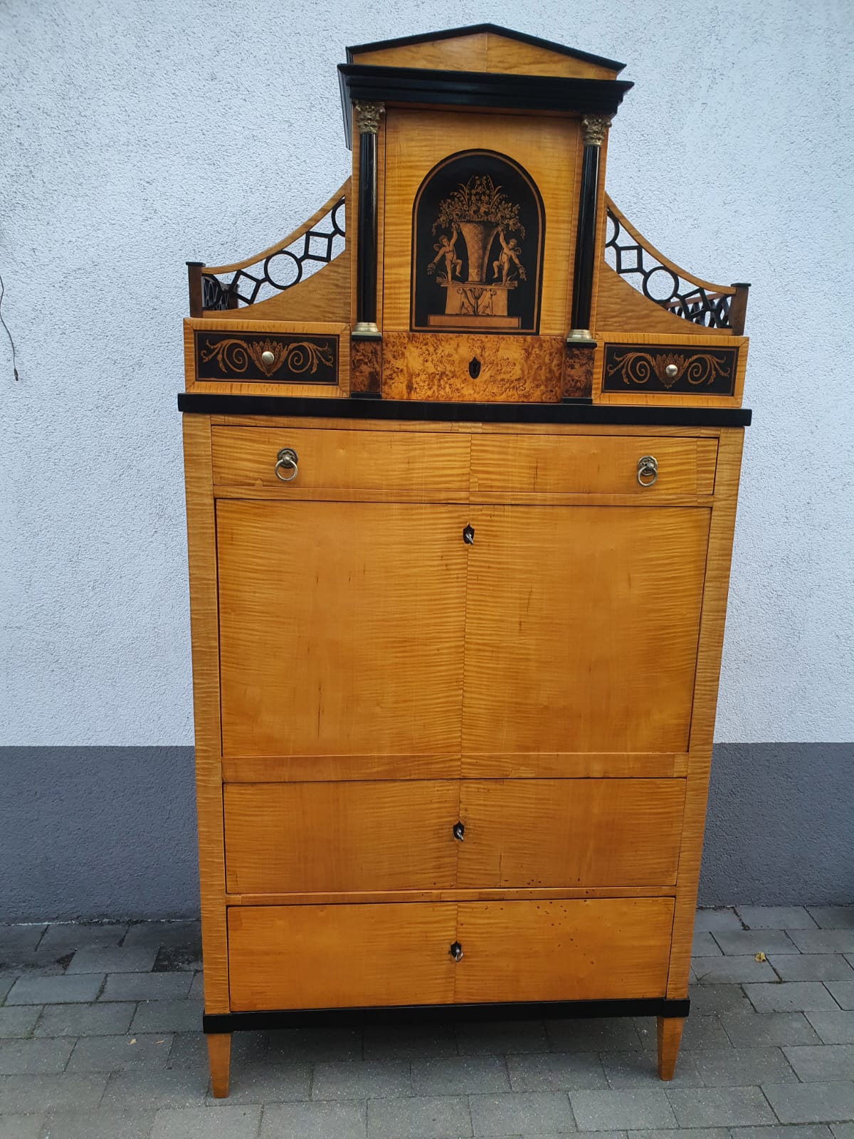 Klassizistischer Schreibsekretär in Ahorn um 1815