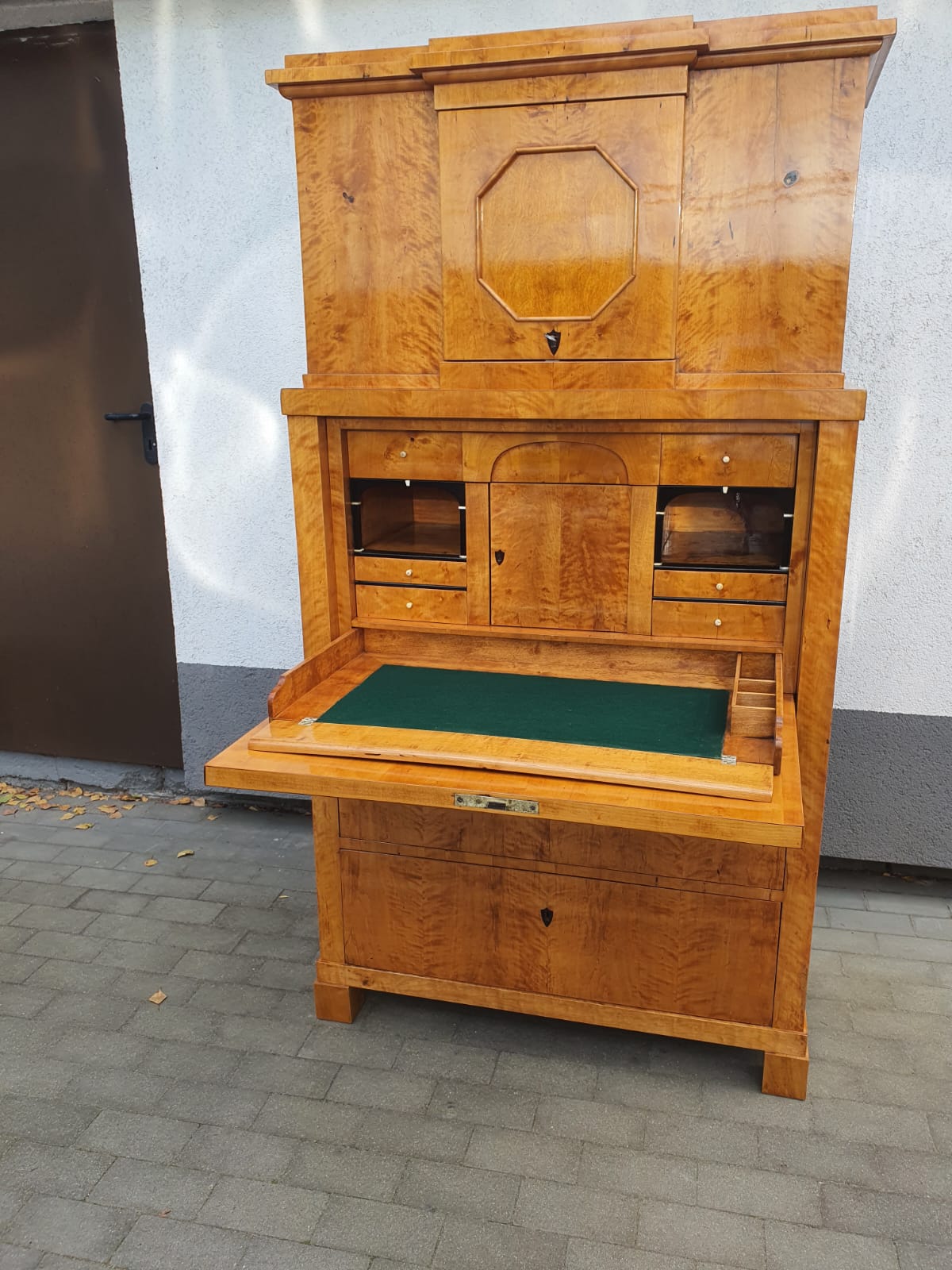 Biedermeier Sekretär in Birke um 1830
