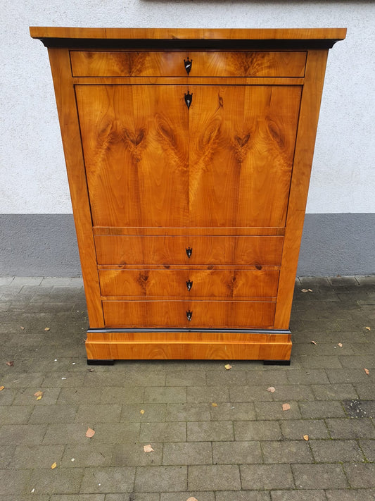 Feiner Kirschbaumsekretär um 1830