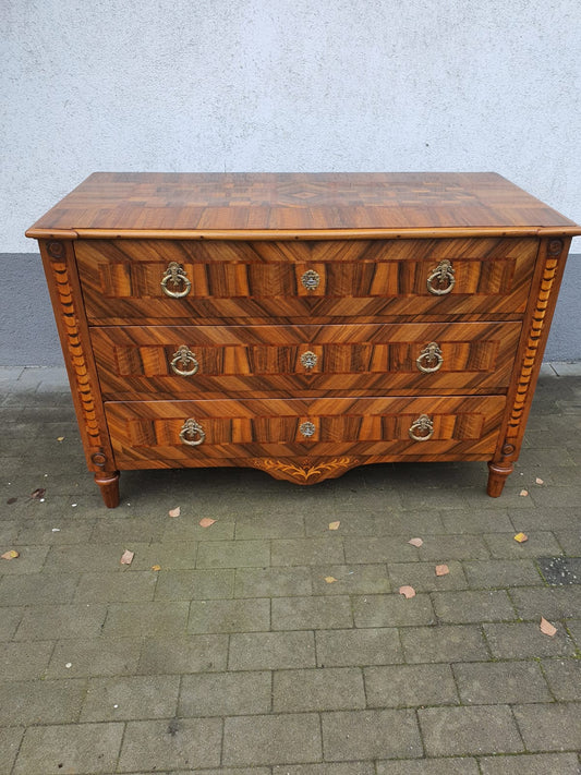 Louis Seizekommode Nussbaum intarsiert um 1790