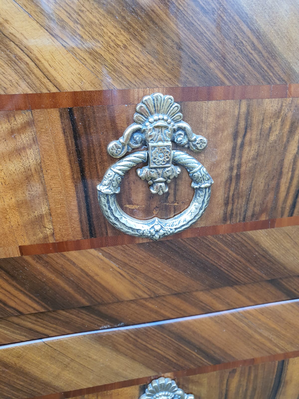 Louis Seizekommode Nussbaum intarsiert um 1790