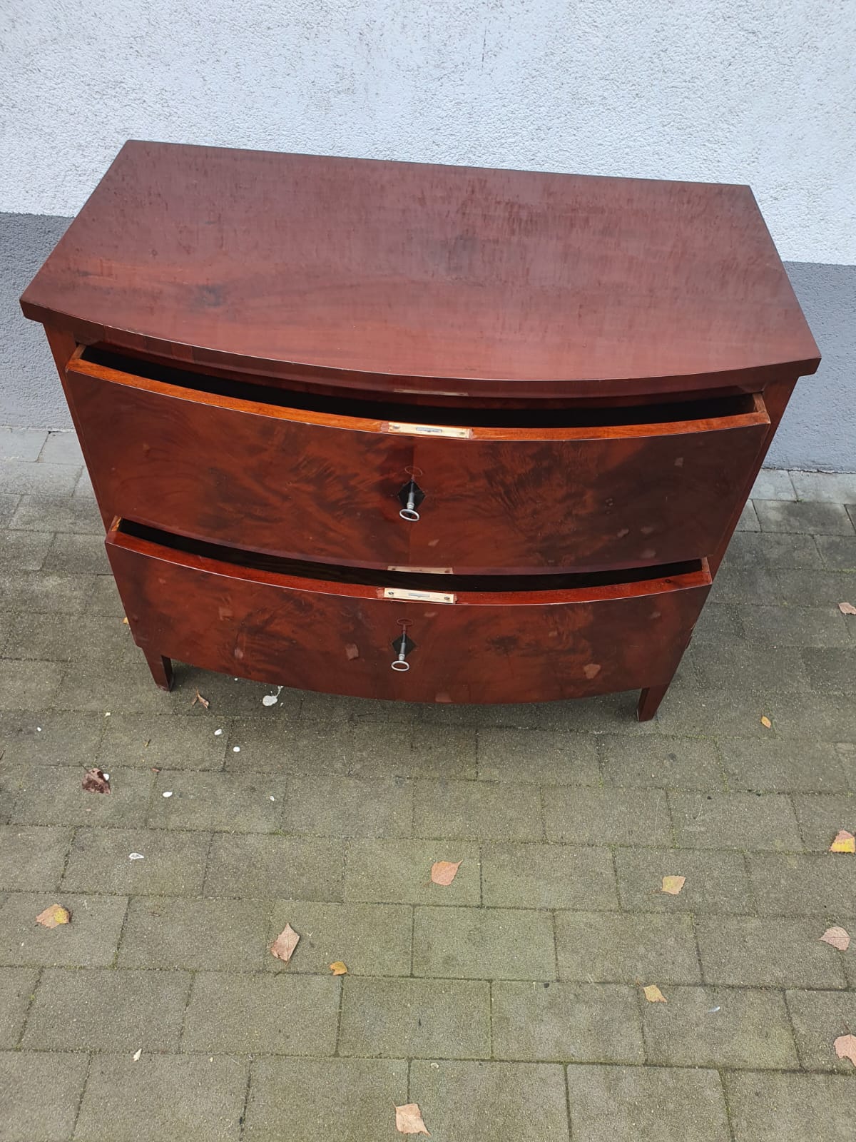 Kleine Biedermeier Pfeilerkommode in Mahagoni um 1830