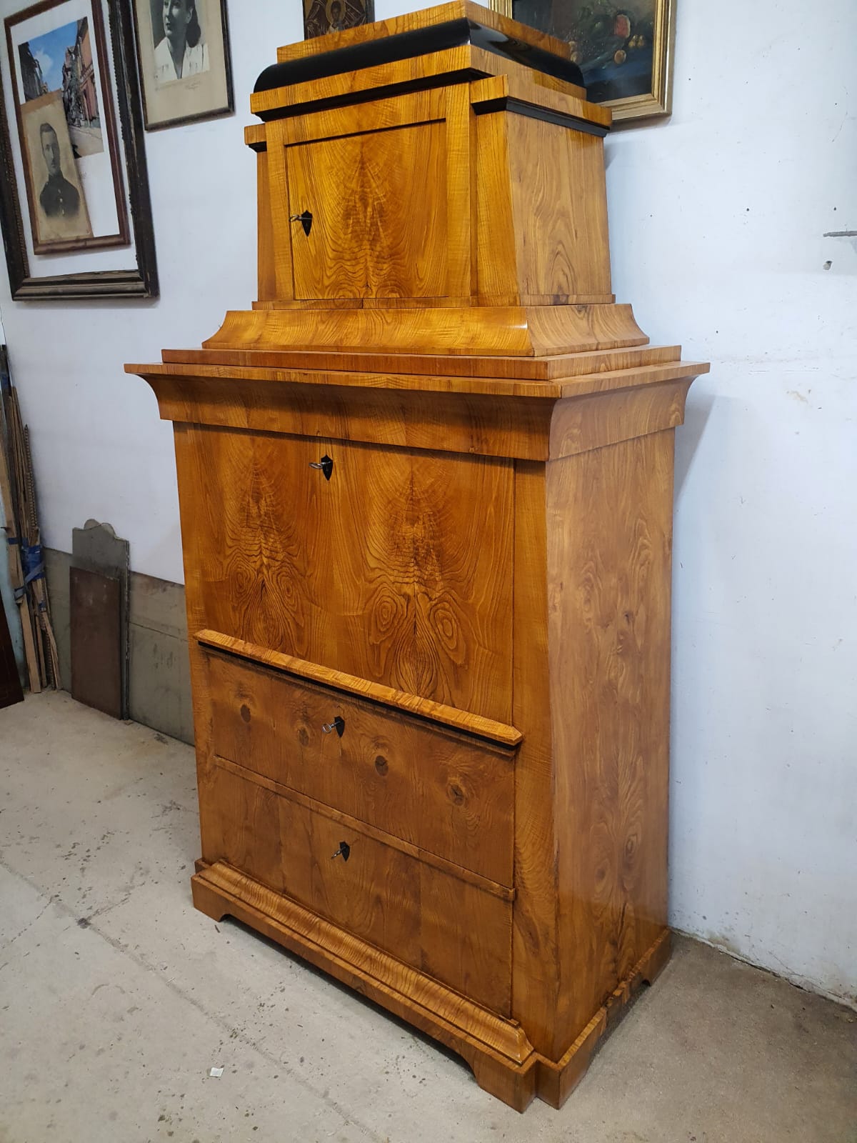 Konischer Biedermeier Sekretär in Esche um 1820