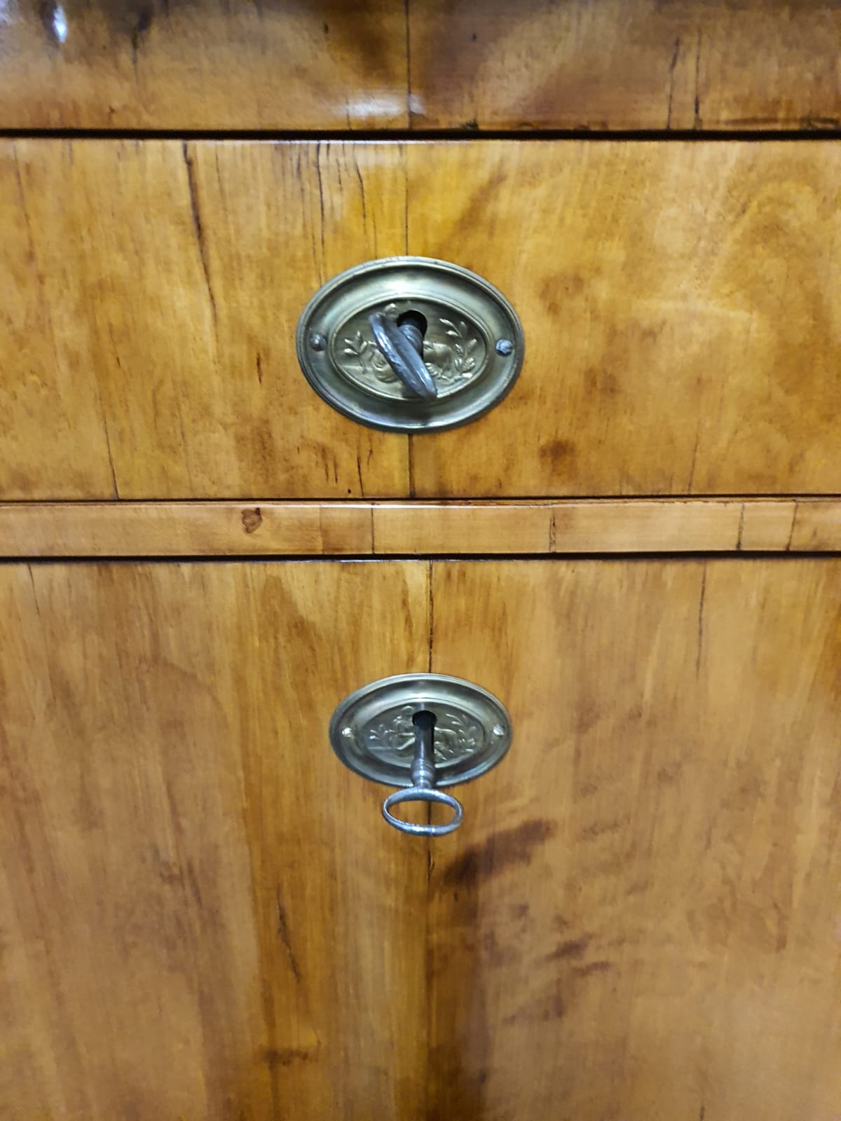 Beeindruckender Biedermeier Sekretär in Birke