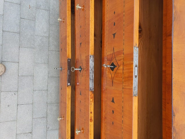 Louis Seizekommode in Kirschbaum um 1800