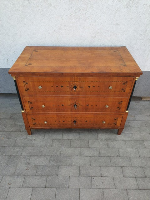 Louis Seizekommode in Kirschbaum um 1800