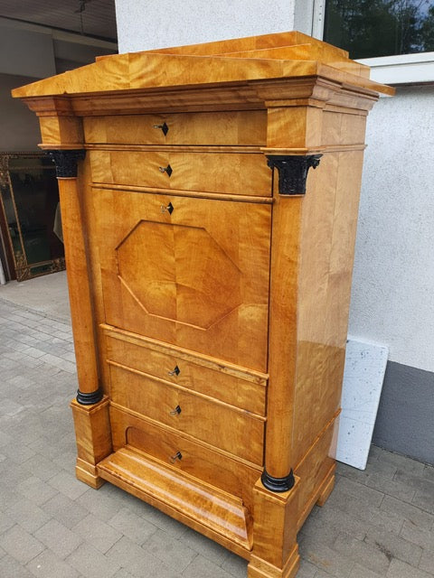 Biedermeier Sekretär mit Vollsäulen in Birke um 1820