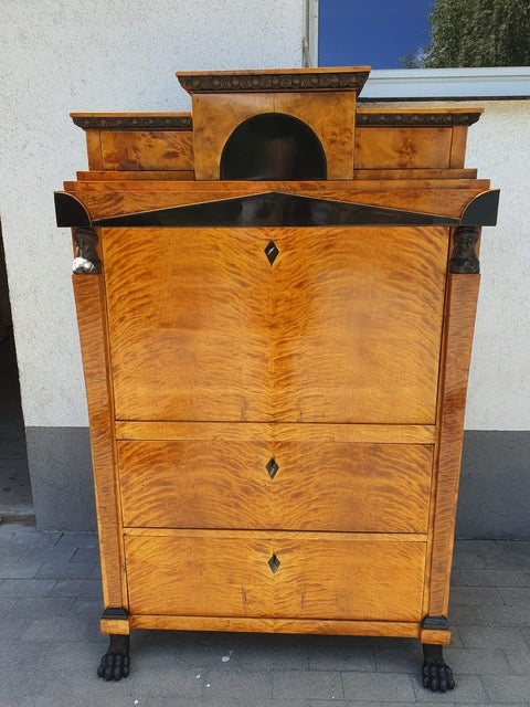Höfischer Biedermeier Sekretär in Birke um 1815