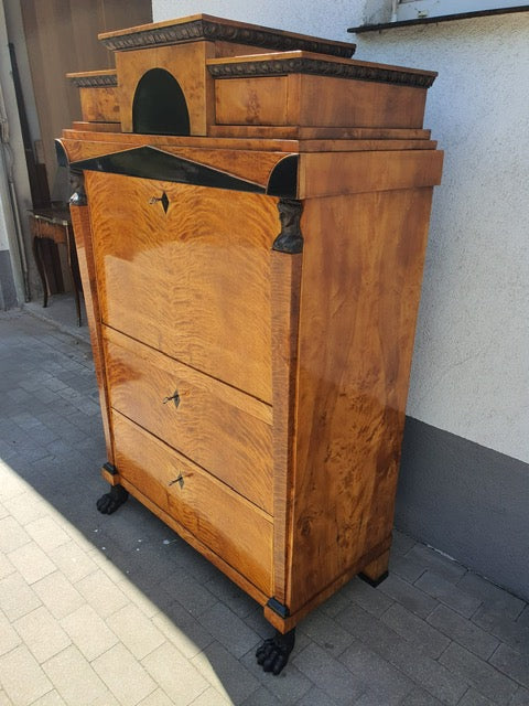 Höfischer Biedermeier Sekretär in Birke um 1815