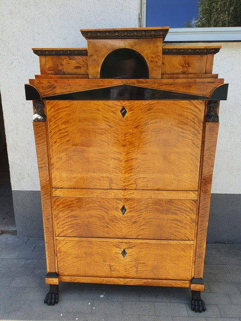 Höfischer Biedermeier Sekretär in Birke um 1815