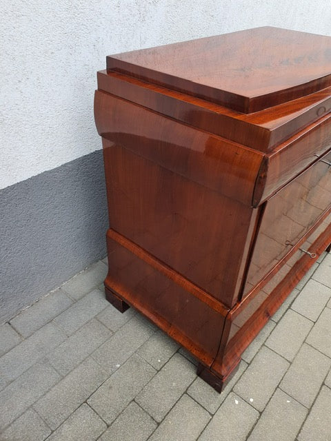 Seltene Biedermeierkommode in Mahagoni um 1830