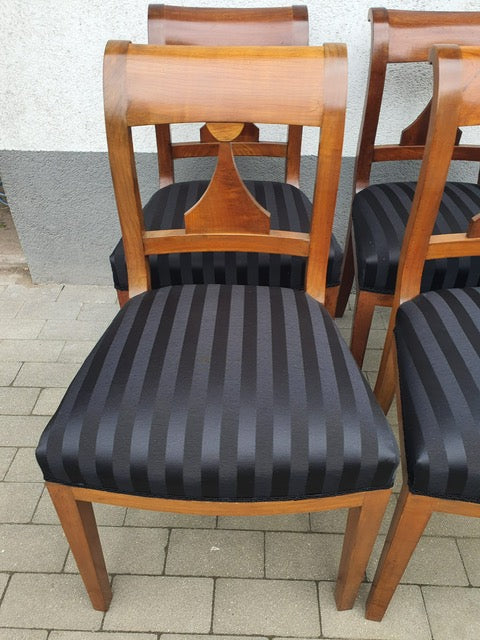 Biedermeier Stühle in Nussbaum um 1830