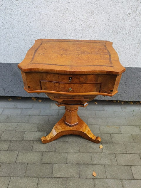 Seltener Biedermeier Beistelltisch Nähtisch in Esche um 1830