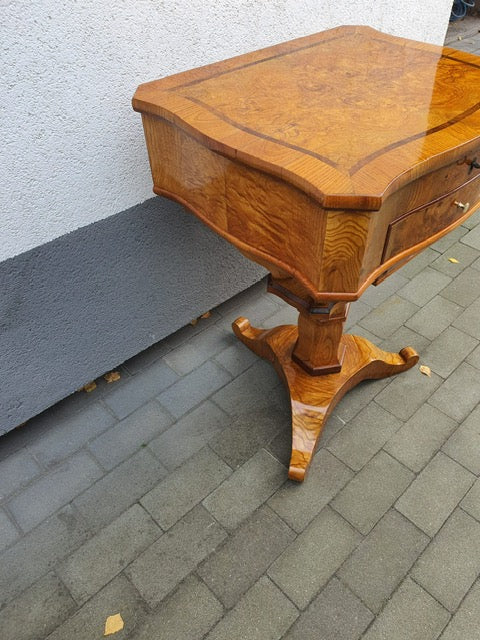 Seltener Biedermeier Beistelltisch Nähtisch in Esche um 1830