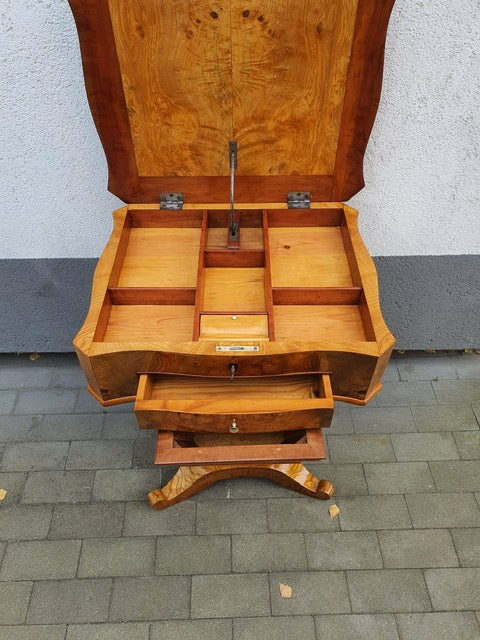 Seltener Biedermeier Beistelltisch Nähtisch in Esche um 1830