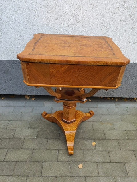 Seltener Biedermeier Beistelltisch Nähtisch in Esche um 1830
