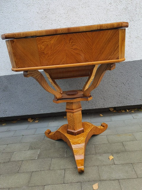 Seltener Biedermeier Beistelltisch Nähtisch in Esche um 1830
