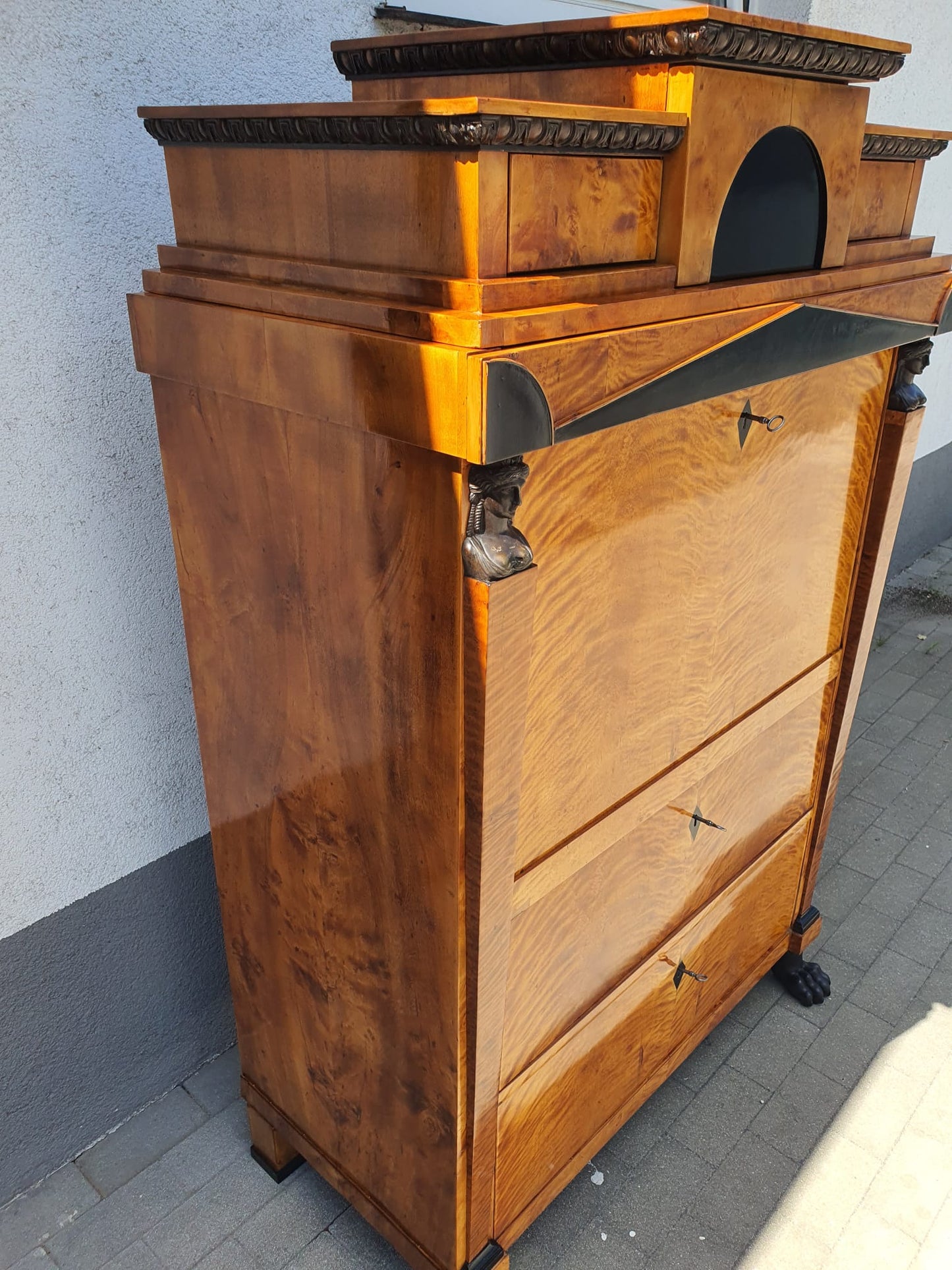 Höfischer Biedermeier Sekretär in Birke um 1815