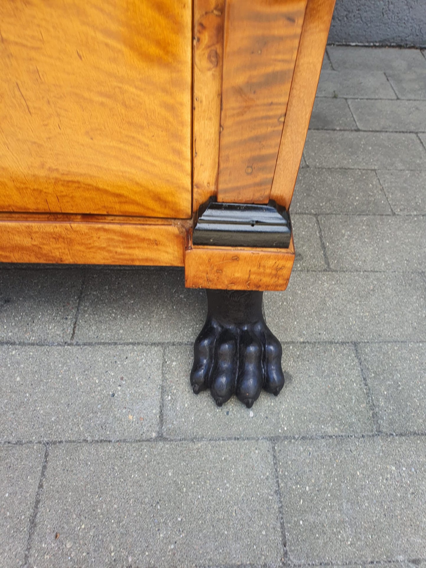 Höfischer Biedermeier Sekretär in Birke um 1815
