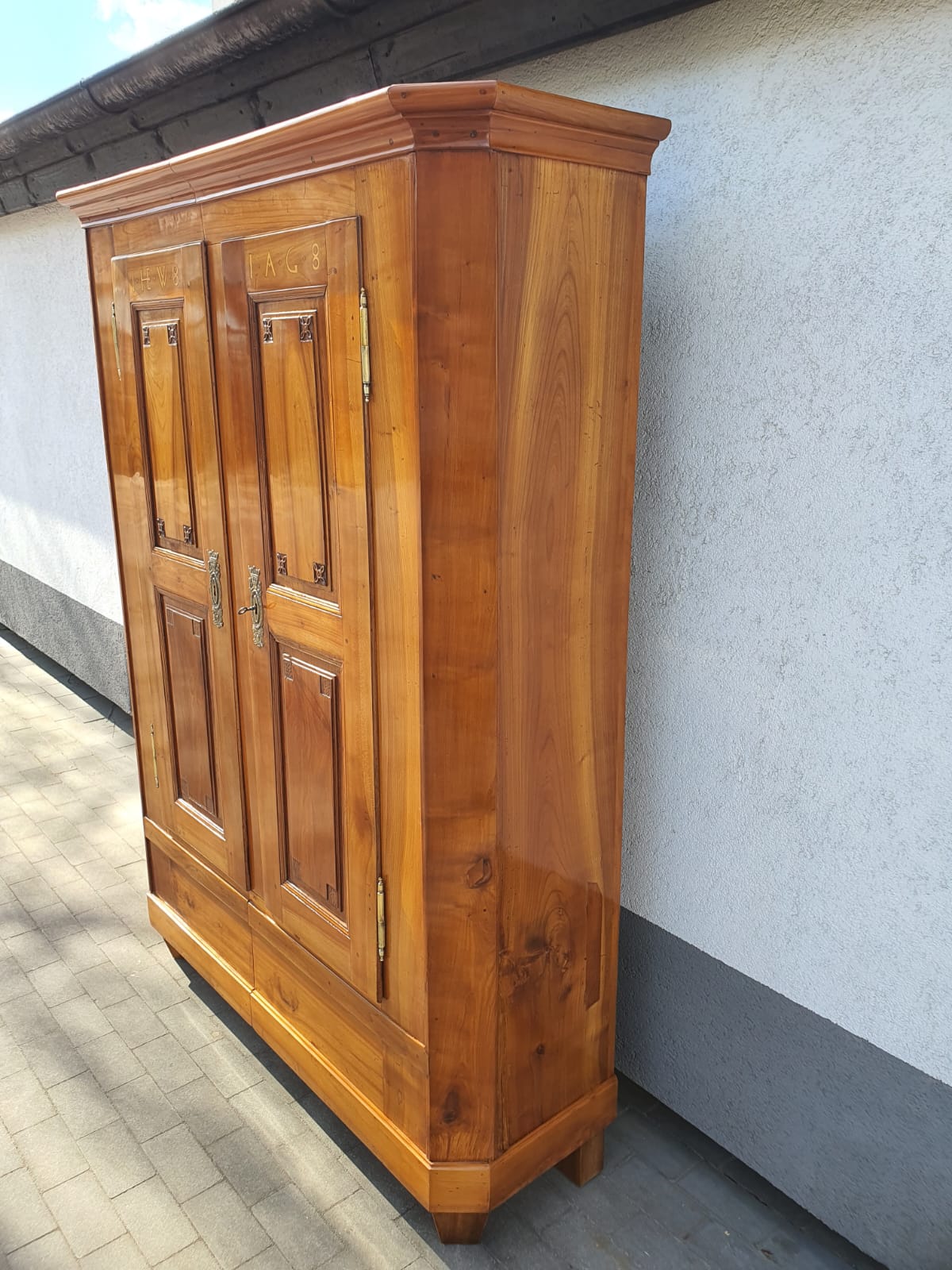 Biedermeier Kleiderschrank in Kirschbaum sign. 1818