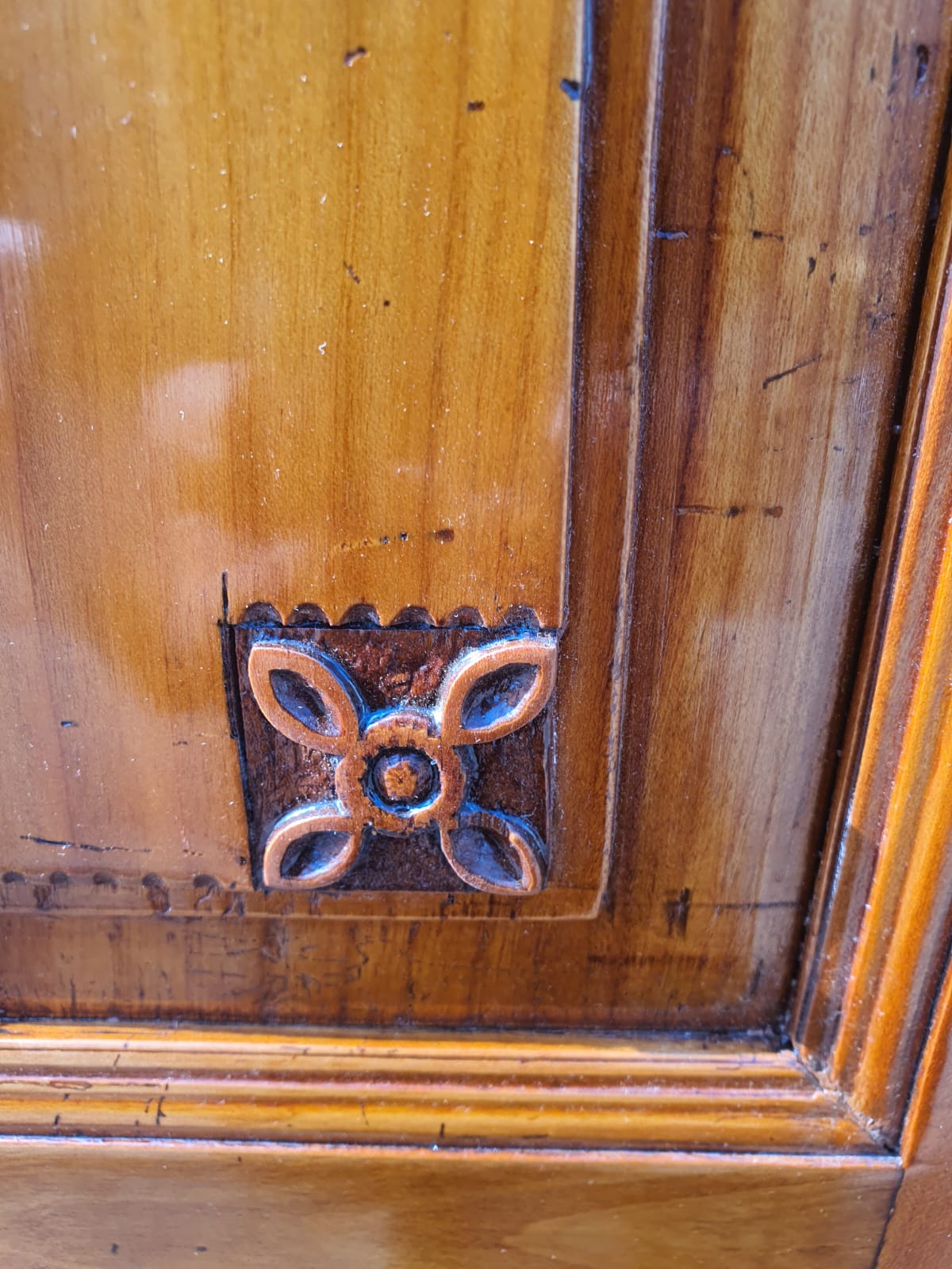 Biedermeier Kleiderschrank in Kirschbaum sign. 1818